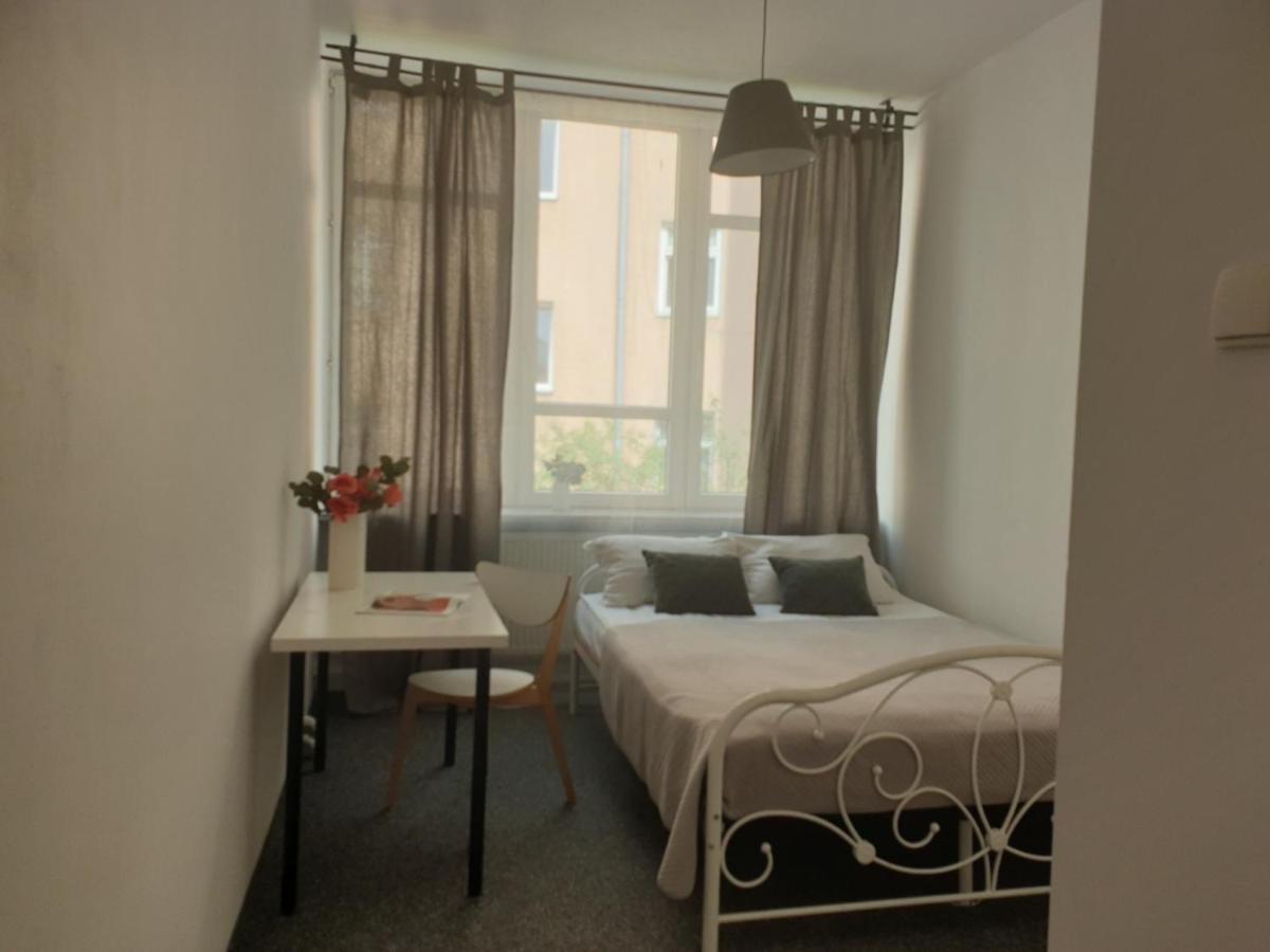 Unit Warsaw Room In Hostel Solec50 By Metro Station Centrum Kopernika Elektrownia Powisle Stadion Narodowy Exterior photo